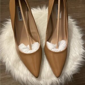 Steve Madden Camel Patent Pumps
*NWT. Never worn* US. 10